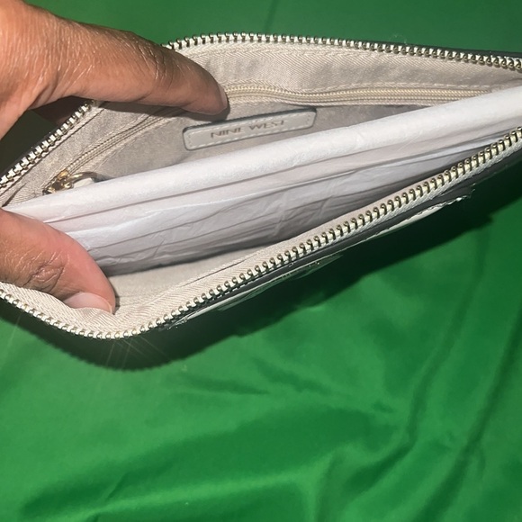 Nine West Wristlet Bag NWT - Picture 6 of 10